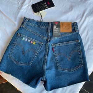 BNWT Levi’s Ribcage Jean Shorts Embroidered Super High-Rise | Size 25” waist